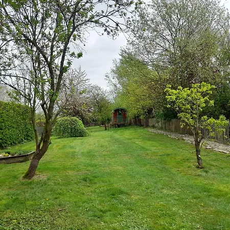 Roulotte Ravel-emoi Insolite De Charme 住宿加早餐酒店 Ramillies