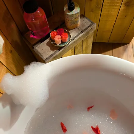 Roulotte Ravel-emoi Insolite De Charme 住宿加早餐酒店